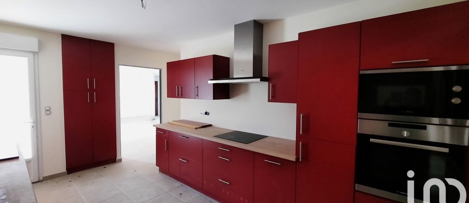 Maison traditionnelle 6 pièces de 110 m² à Ribes (07260)