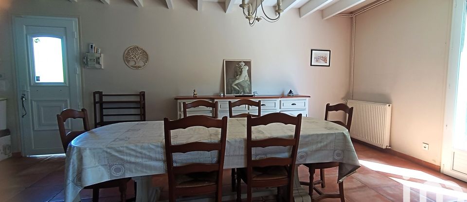 House 9 rooms of 246 m² in Montendre (17130)