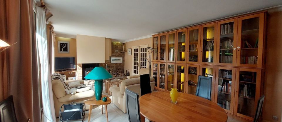 Maison 6 pièces de 213 m² à Lagarrigue (81090)