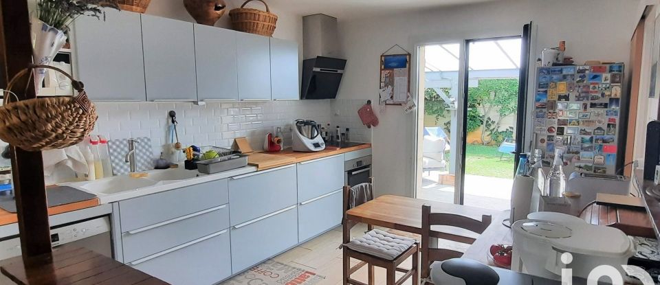 House 7 rooms of 171 m² in Saint-Jean-d'Illac (33127)