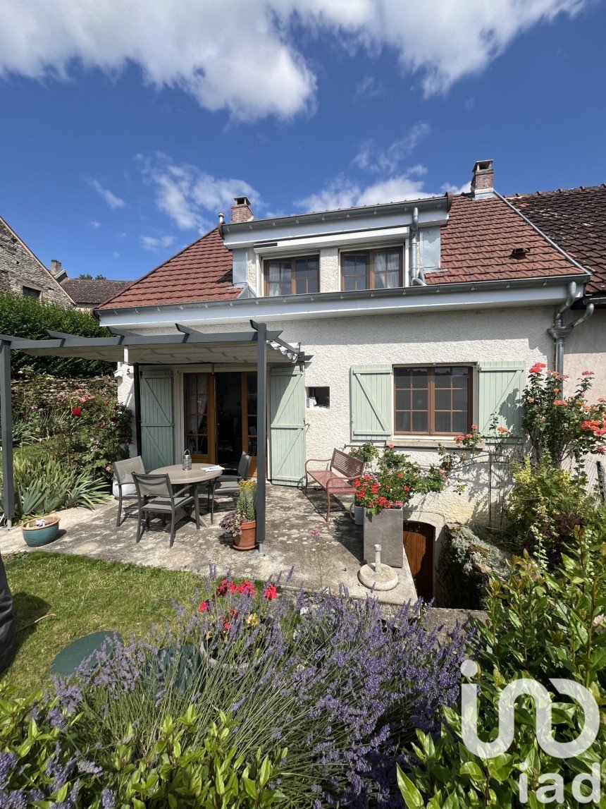 House 4 rooms of 91 m² in Mont-Saint-Jean (21320)