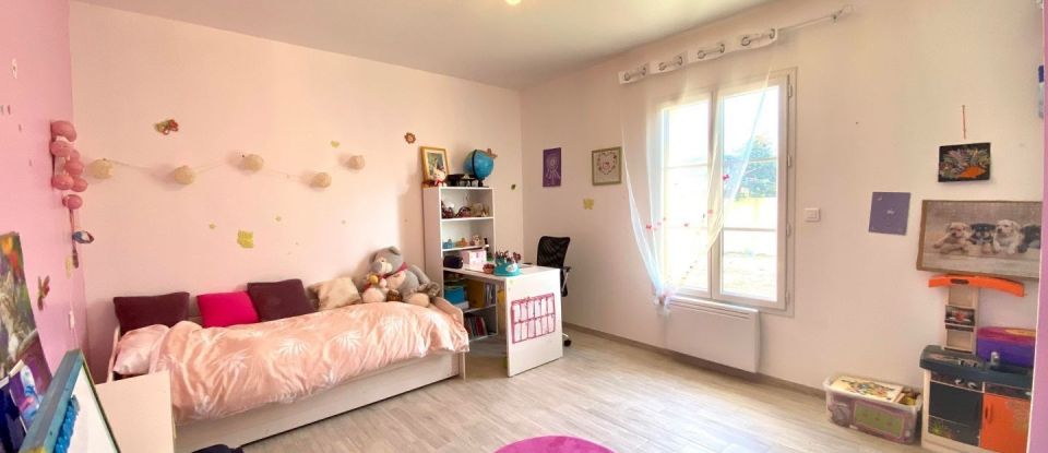 Maison 6 pièces de 190 m² à Bessines (79000)