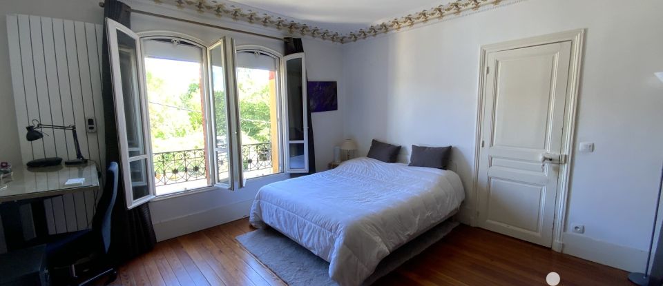 Mansion 10 rooms of 247 m² in Marolles-en-Brie (94440)