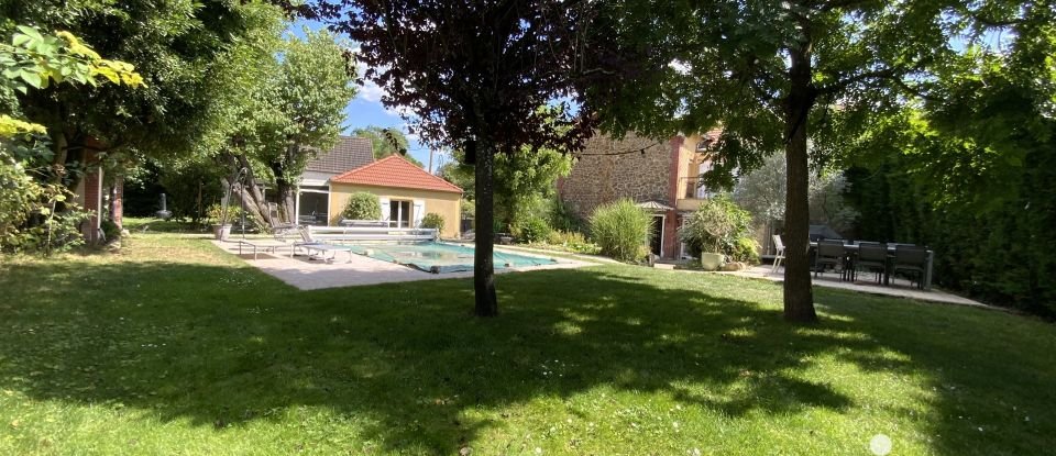 Mansion 10 rooms of 247 m² in Marolles-en-Brie (94440)