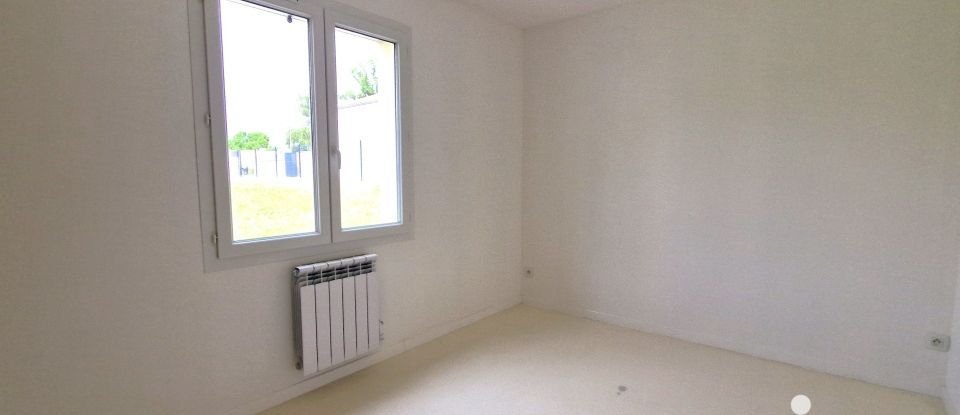 House 7 rooms of 80 m² in Saint-Laurent-de-la-Prée (17450)