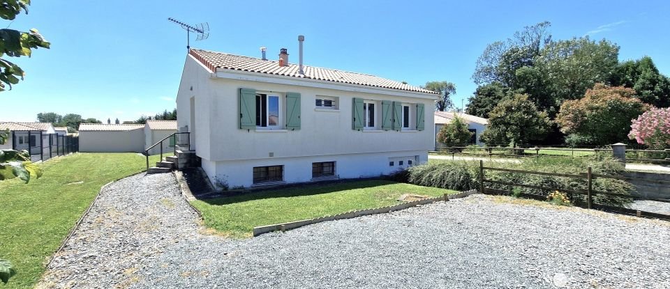 Maison 7 pièces de 80 m² à Saint-Laurent-de-la-Prée (17450)