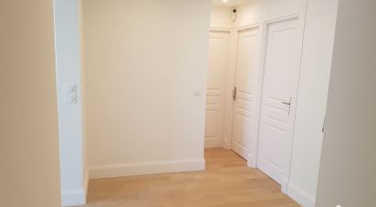 Appartement 3 pièces de 65 m² à Courbevoie (92400)