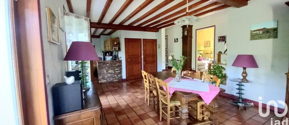 Traditional house 5 rooms of 152 m² in Sail-sous-Couzan (42890)