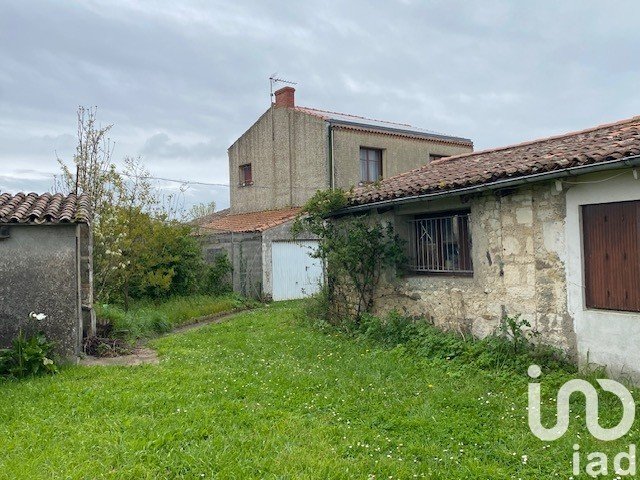 Maison traditionnelle 5 pièces de 119 m² à L'Houmeau (17137)