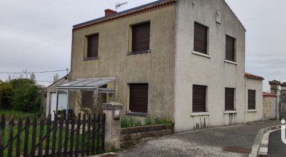 Traditional house 5 rooms of 119 m² in L'Houmeau (17137)