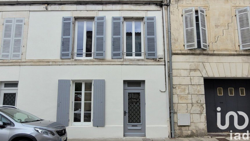 Town house 4 rooms of 95 m² in Saint-Jean-d'Angély (17400)