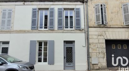 Town house 4 rooms of 95 m² in Saint-Jean-d'Angély (17400)