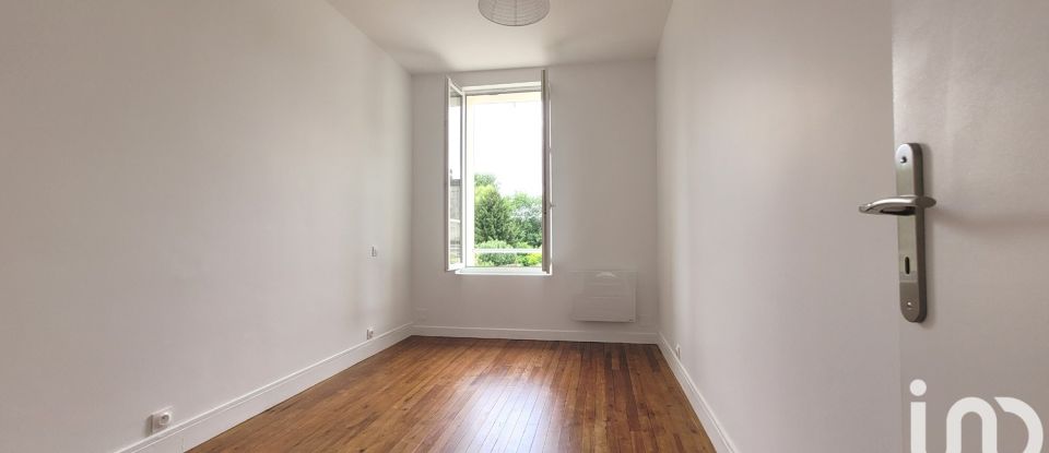 Town house 4 rooms of 95 m² in Saint-Jean-d'Angély (17400)