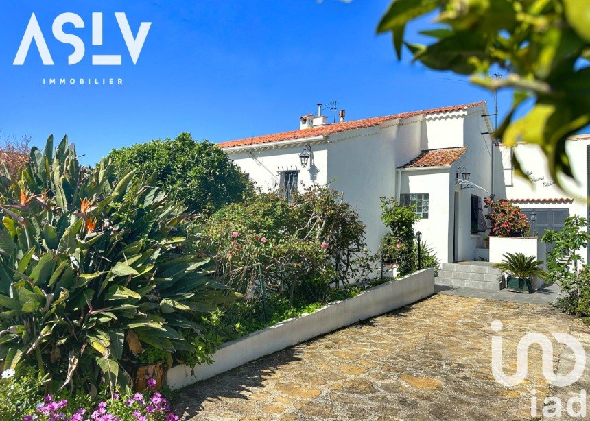 House 5 rooms of 110 m² in Six-Fours-les-Plages (83140)