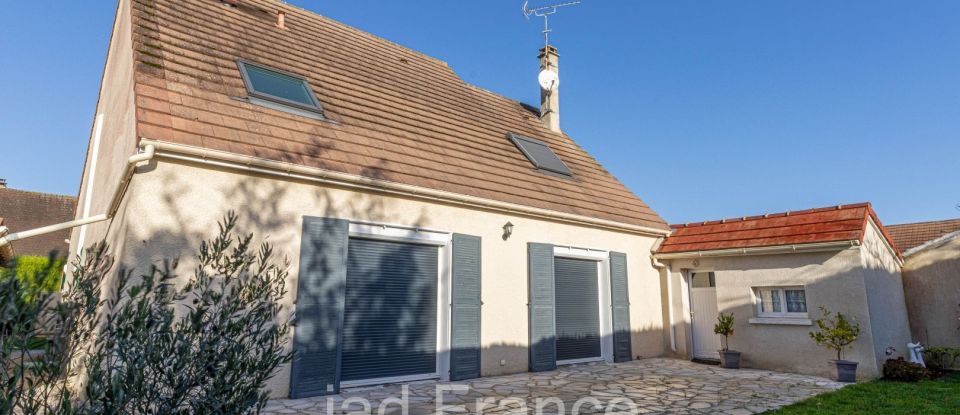 House 5 rooms of 145 m² in Maule (78580)