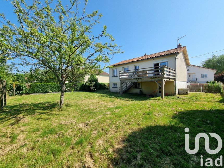 Maison 5 pièces de 111 m² à Parthenay (79200)