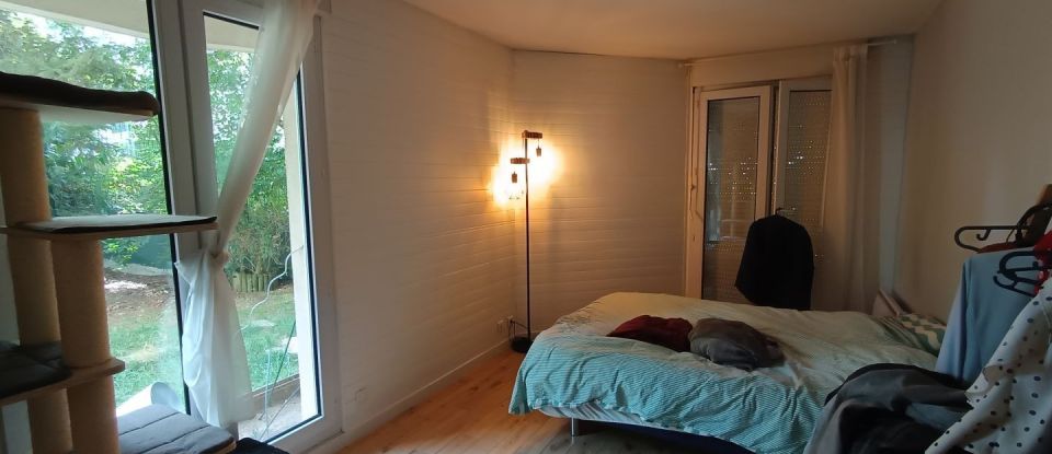 Apartment 3 rooms of 69 m² in Châtillon (92320)