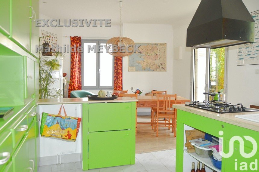 House 6 rooms of 160 m² in Niort (79000)