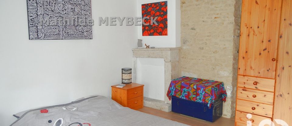 House 7 rooms of 160 m² in Niort (79000)