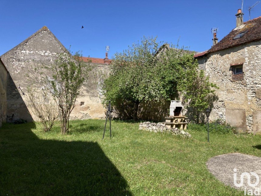 House 6 rooms of 120 m² in Brienon-sur-Armançon (89210)