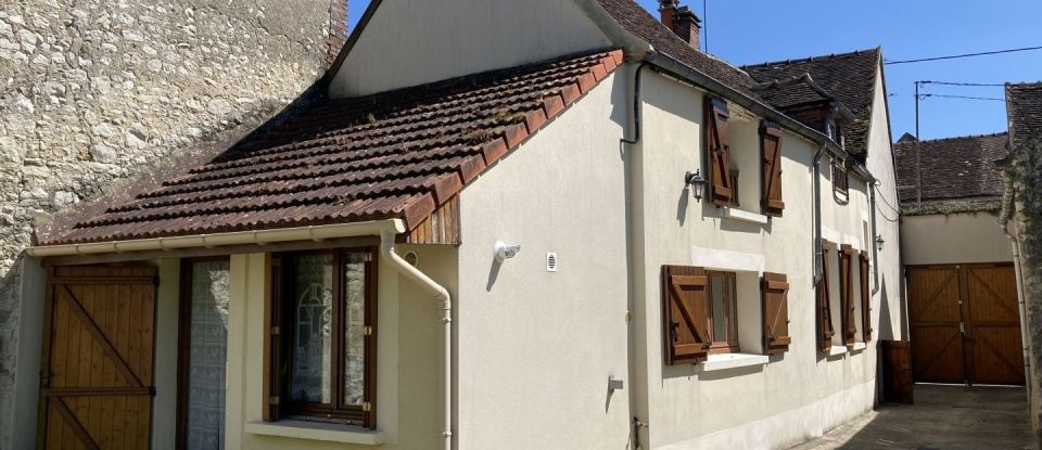 House 6 rooms of 120 m² in Brienon-sur-Armançon (89210)