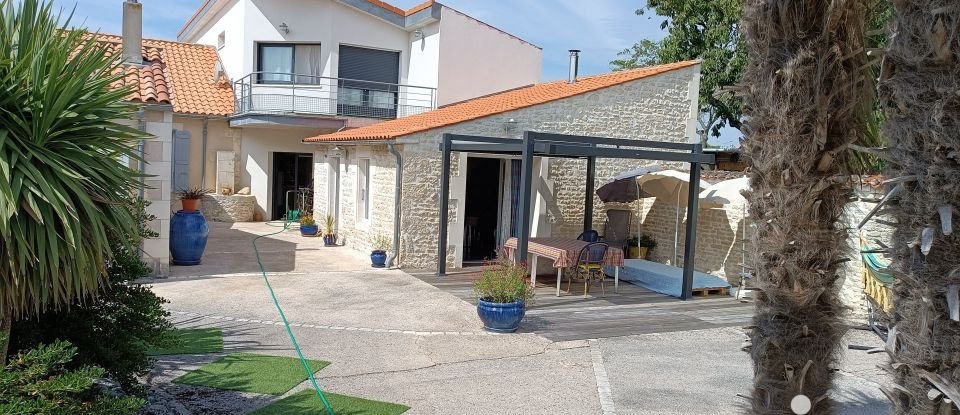 Architect house 5 rooms of 210 m² in La Jarrie (17220)