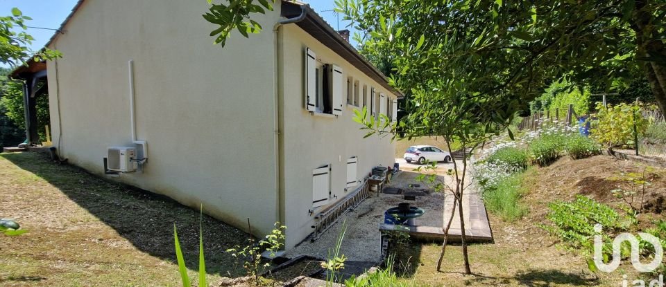 Maison 5 pièces de 95 m² à Léguillac-de-l'Auche (24110)