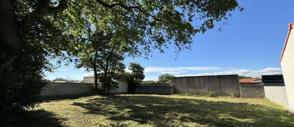 Land of 753 m² in Grosbreuil (85440)