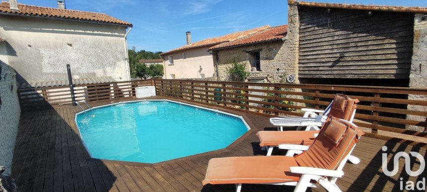 House 5 rooms of 136 m² in La Mothe-Saint-Héray (79800)