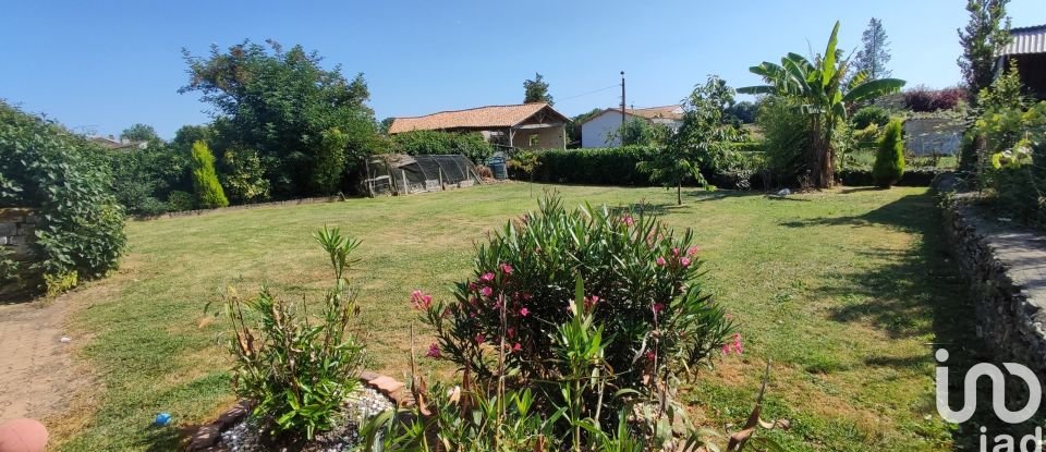 House 5 rooms of 136 m² in La Mothe-Saint-Héray (79800)