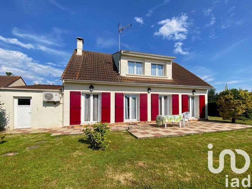 House 6 rooms of 123 m² in Villeblevin (89340)