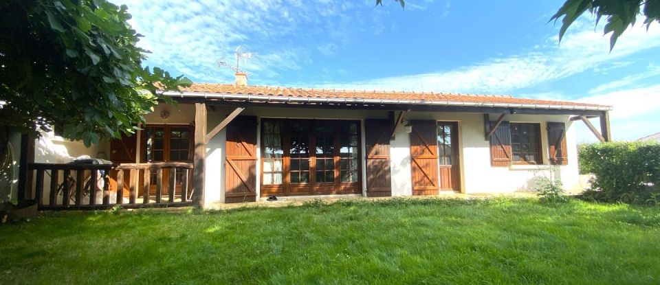 House 8 rooms of 225 m² in Saint-Vincent-sur-Graon (85540)