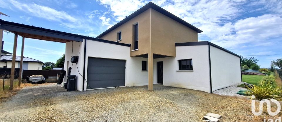 Maison traditionnelle 5 pièces de 142 m² à Saint-Aubin-du-Cormier (35140)