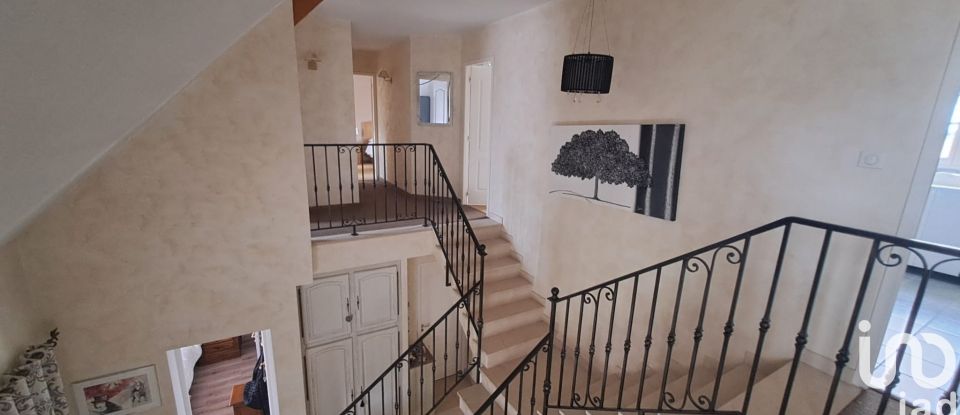 Maison 7 pièces de 205 m² à Savigny-sur-Clairis (89150)