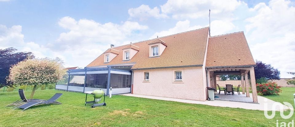 Maison 7 pièces de 205 m² à Savigny-sur-Clairis (89150)