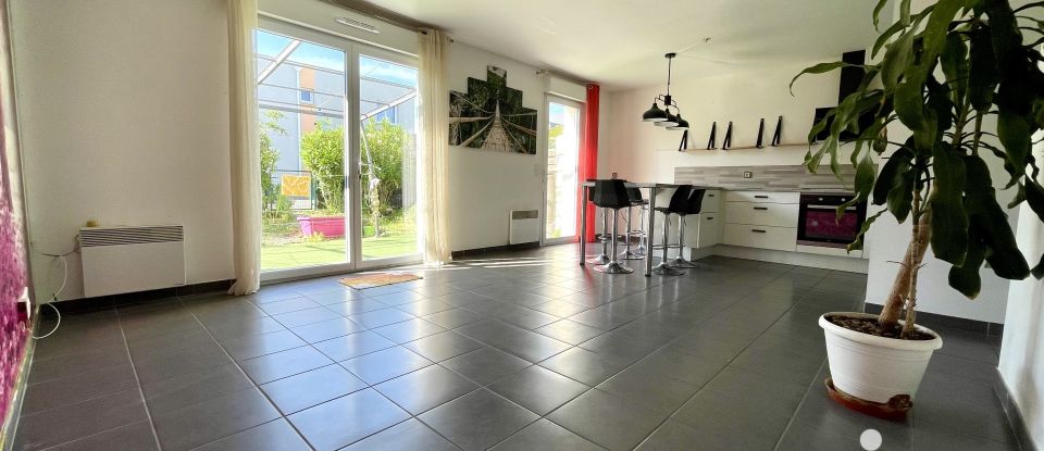 House 4 rooms of 98 m² in Noyal-Châtillon-sur-Seiche (35230)