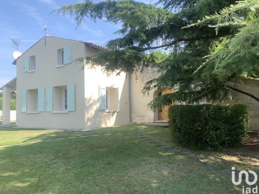 Maison 6 pièces de 135 m² à Saint-Fort-sur-Gironde (17240)