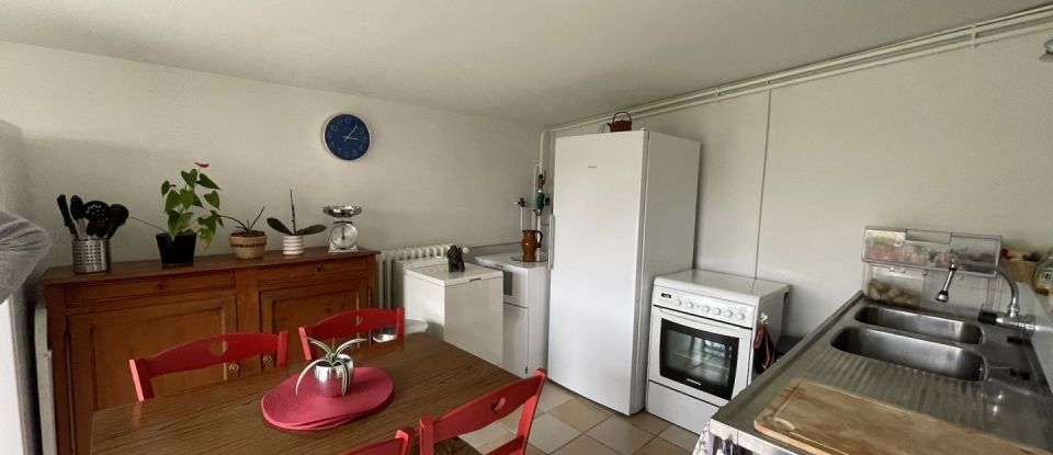 House 6 rooms of 135 m² in Saint-Fort-sur-Gironde (17240)