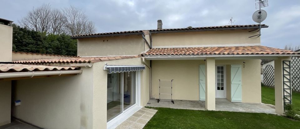 House 6 rooms of 135 m² in Saint-Fort-sur-Gironde (17240)