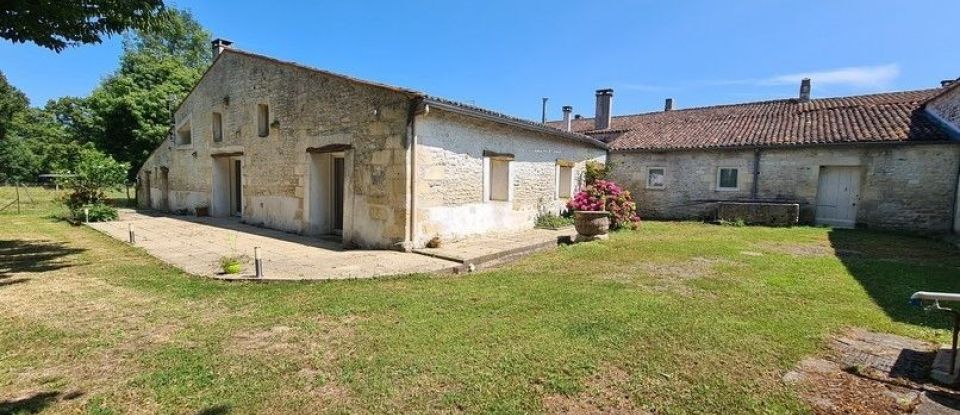 House 5 rooms of 158 m² in Écurat (17810)