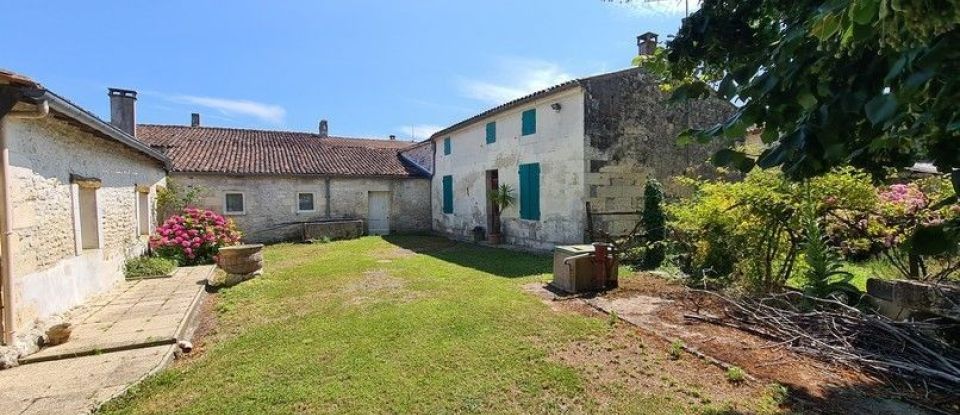 House 5 rooms of 158 m² in Écurat (17810)