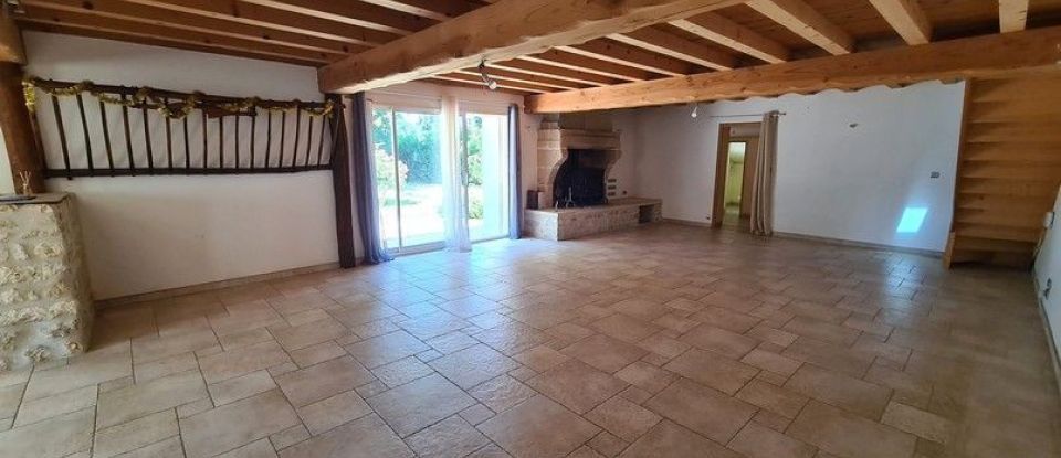 House 5 rooms of 158 m² in Écurat (17810)