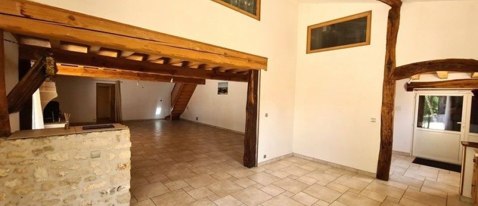 House 5 rooms of 158 m² in Écurat (17810)