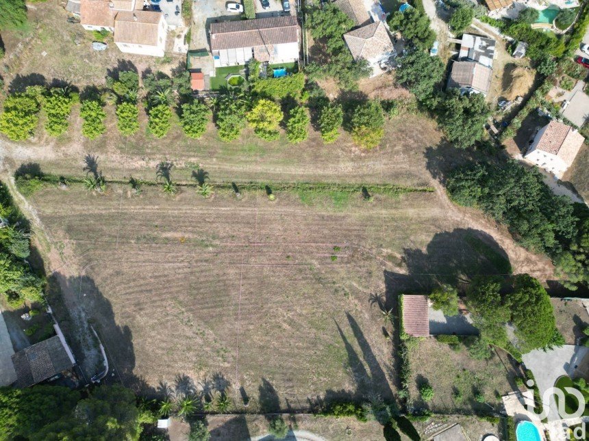 Terrain de 1 214 m² à Fréjus (83600)