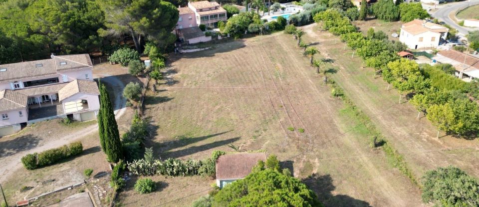 Terrain de 1 214 m² à Fréjus (83600)