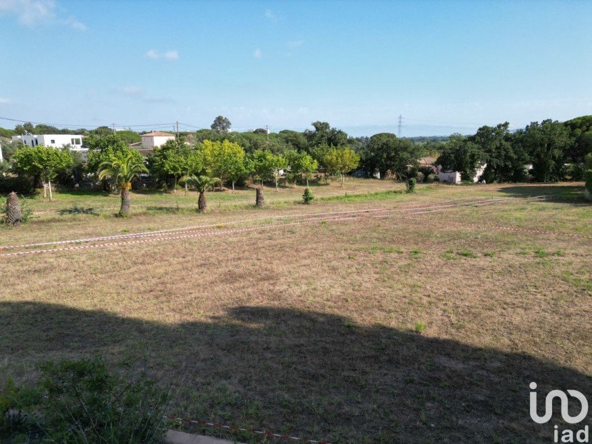 Land of 1,226 m² in Fréjus (83600)