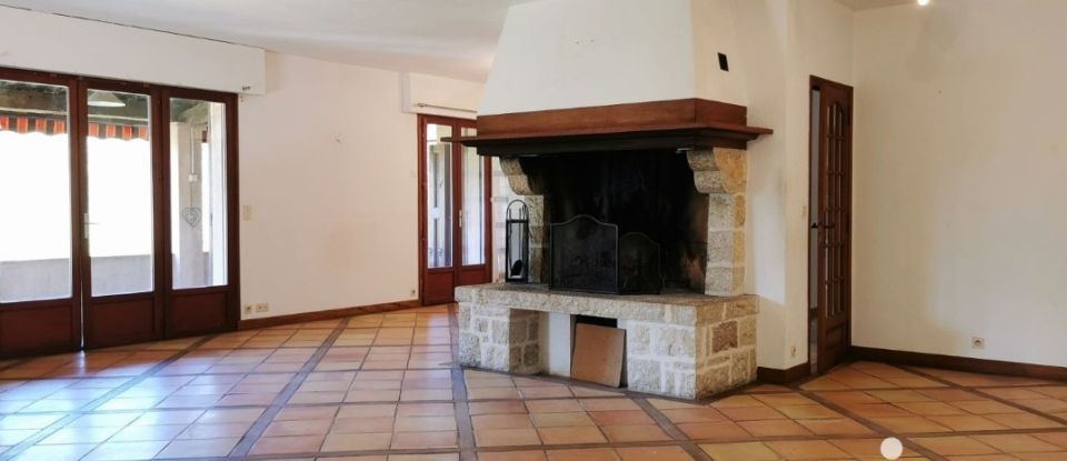 Maison traditionnelle 6 pièces de 200 m² à Châteauneuf-Grasse (06740)