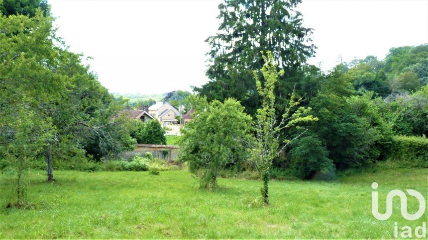 Land of 2,071 m² in Mézilles (89130)