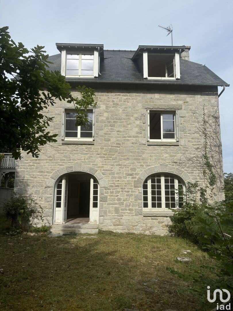 House 6 rooms of 179 m² in Saint-Cast-le-Guildo (22380)