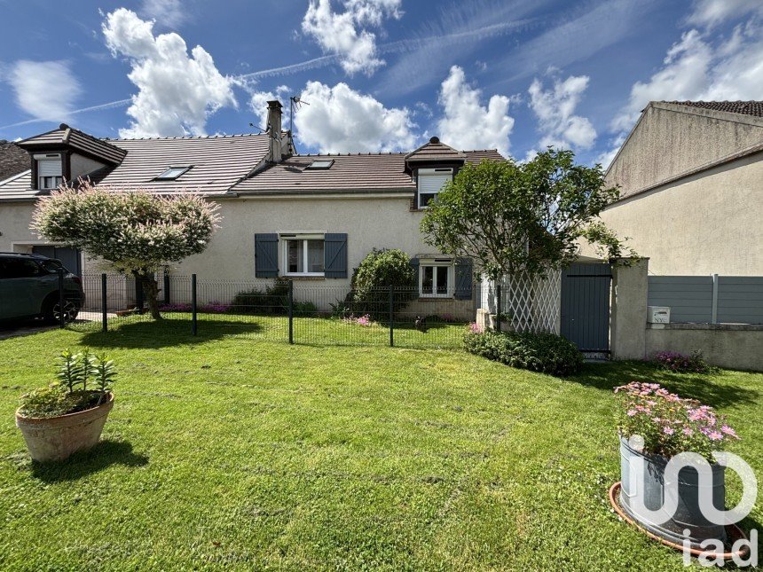 Maison 6 pièces de 140 m² à Machault (77133)